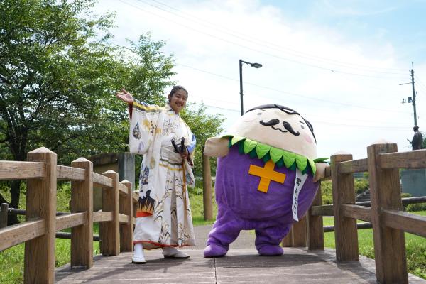 メモリアルパークの橋の上で2ショット