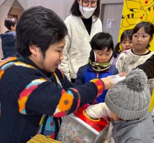 お菓子つかみ取り