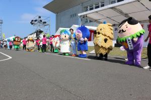 平成30年8月4日土曜日おおさと夏まつり常のモロとゆるキャラたちの集合写真