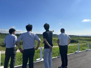 視察の様子(2)